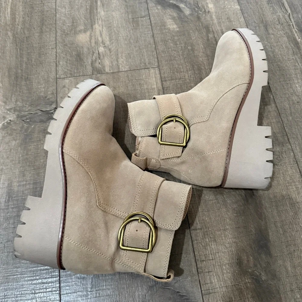 Blondo Dagger Waterproof Suede Leather‎ Lug Sole Buckle Ankle Boots 10M School